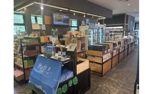 縣內的地方酒種類豐富，其中推薦原創精釀啤酒「秋吉台艾爾」