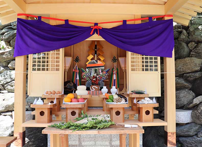 每隔60天巡迴一次白蛇辨財天像的開帳儀式