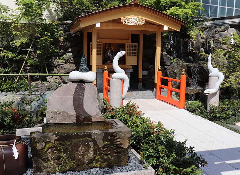 前往「白蛇辨財天」白蛇大神的返回之路