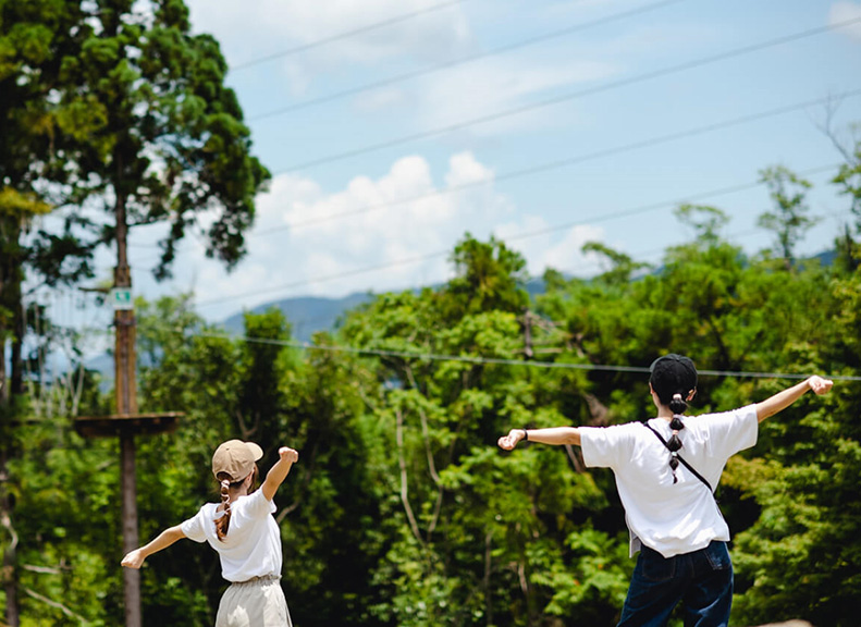 在樹木上的非日常挑戰活動