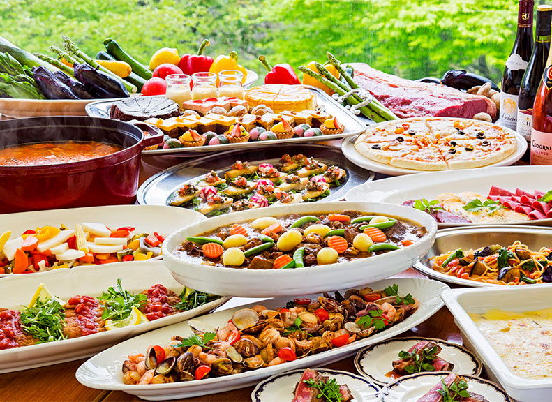 主廚展現手藝日式・西式・中式自助餐