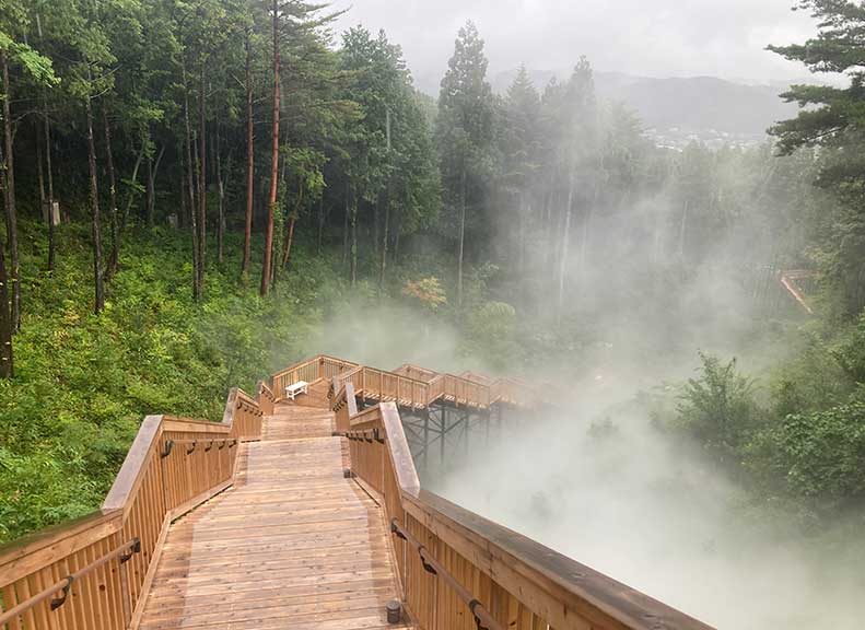 彷彿置身雲端般對「空中回廊」感動