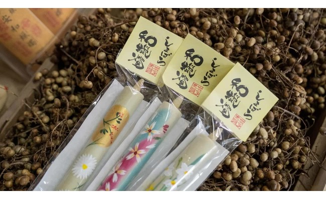 原料的木蠟果實與和蠟燭
