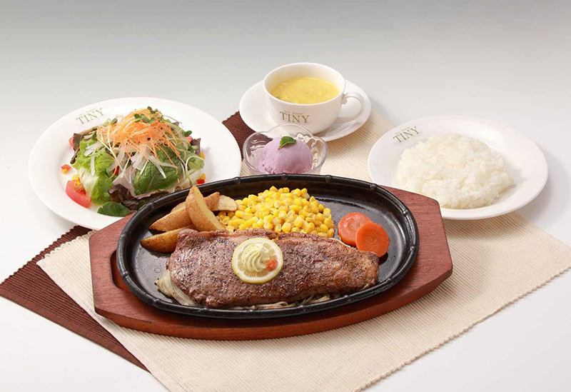 レストランタイニー