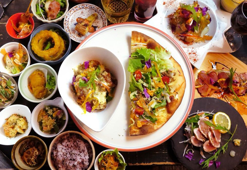 カフェダイニングバー 倉庫（ろふと）