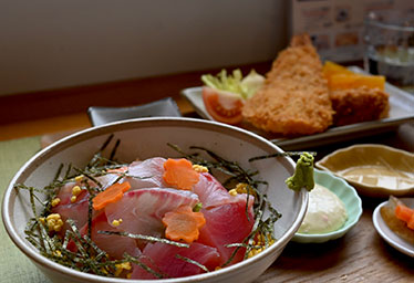 海鮮丼と藁焼き 想