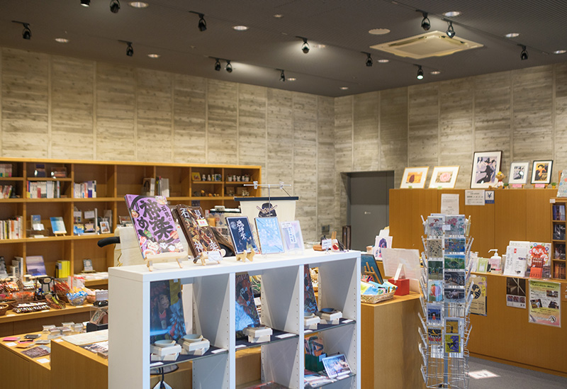 MUSEUM SHOP CON AMORE
