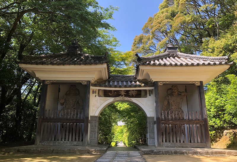 神秀山 満願寺