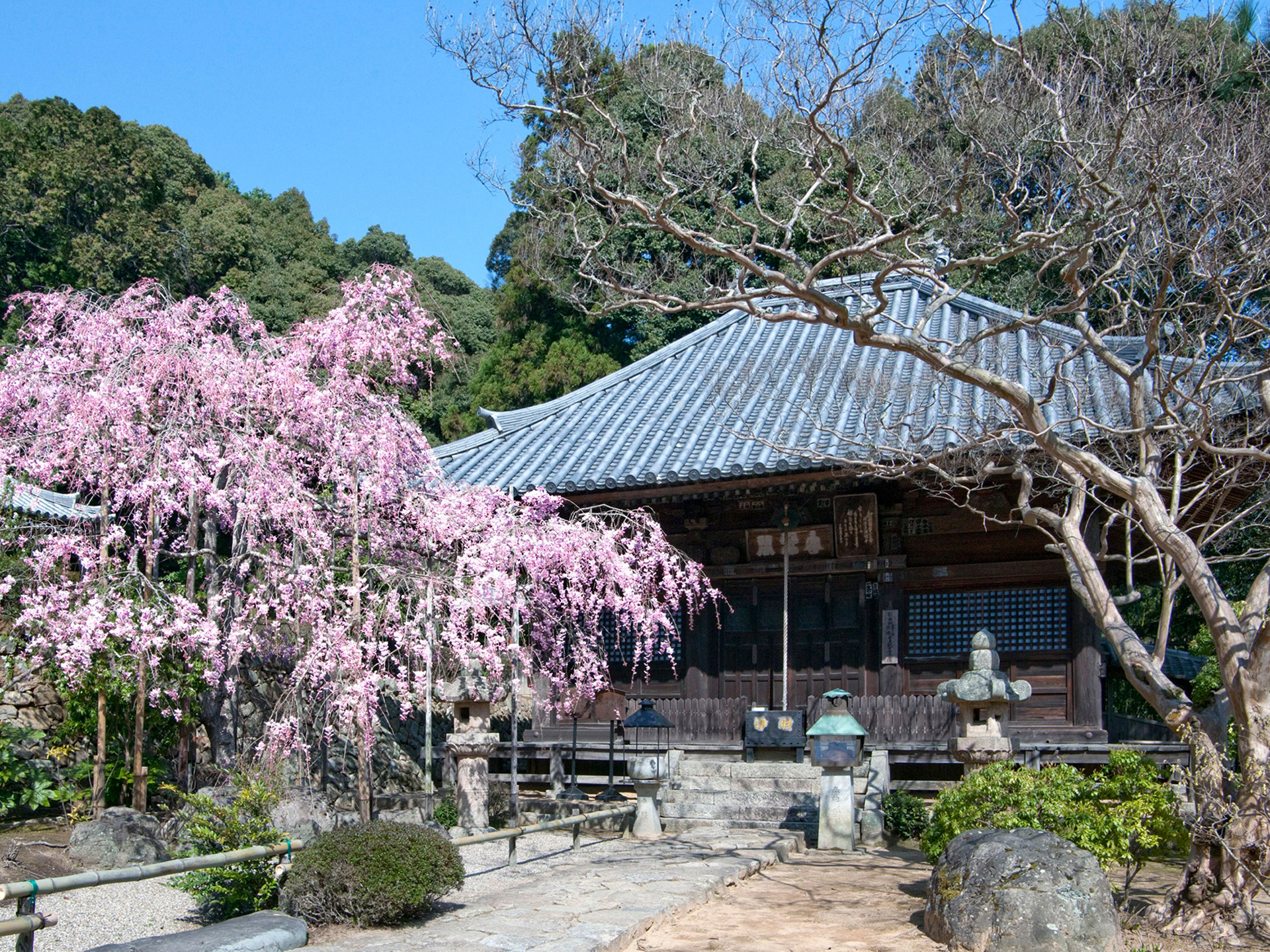 神秀山 満願寺