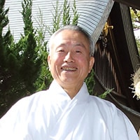 中東 弘