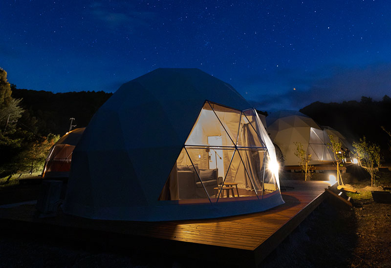 光のアート型グランピング施設 レドンド秋吉台